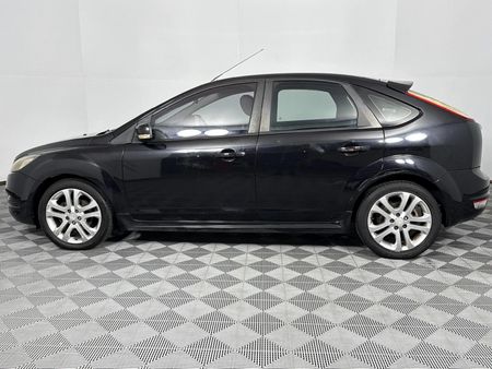 2010-Ford-Focus-18-Si-5-dr_18