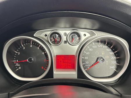 2010-Ford-Focus-18-Si-5-dr_2