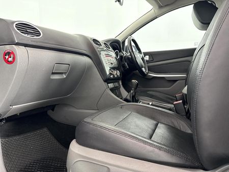 2010-Ford-Focus-18-Si-5-dr_8
