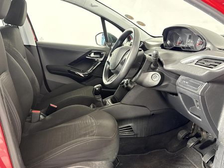2014-Peugeot-208-12-VTi-Access-5-dr_9