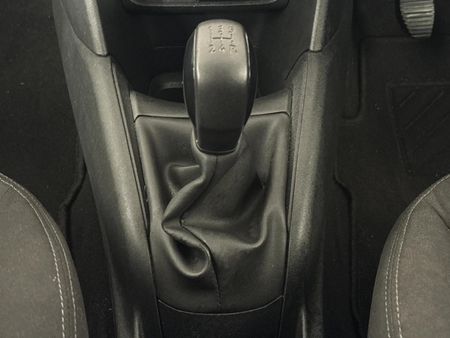 2014-Peugeot-208-12-VTi-Access-5-dr_10