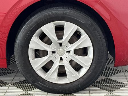 2014-Peugeot-208-12-VTi-Access-5-dr_5