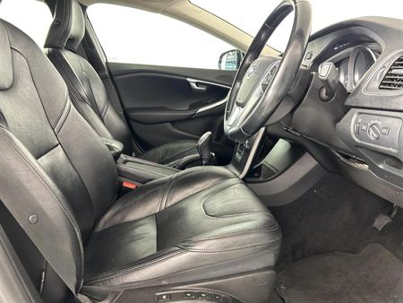 2014-Volvo-V40-D2-Excel_9