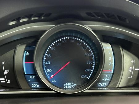 2014-Volvo-V40-D2-Excel_2