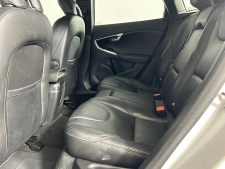 2014-Volvo-V40-D2-Excel_3