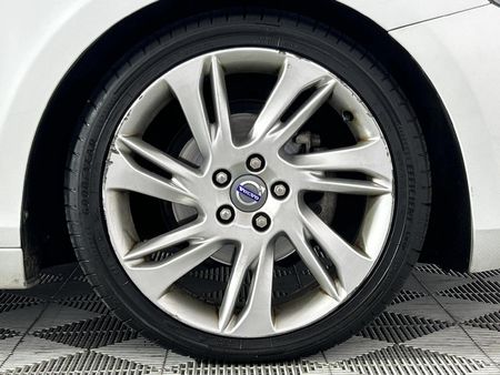 2014-Volvo-V40-D2-Excel_5