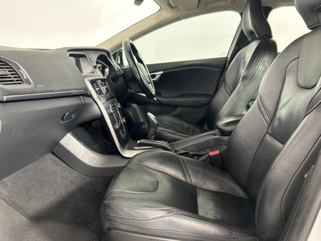 2014-Volvo-V40-D2-Excel_8