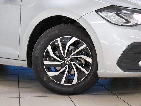 2025-Volkswagen-Polo-10-TSI_2
