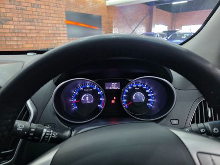 2014-Hyundai-ix35-20-Premium_8