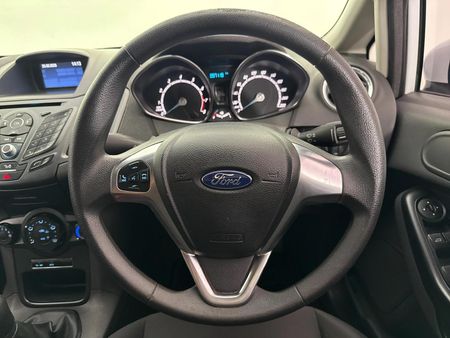 2017-Ford-Fiesta-10-EcoBoost-Trend-5-dr_9