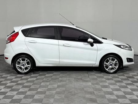 2017-Ford-Fiesta-10-EcoBoost-Trend-5-dr_16