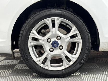 2017-Ford-Fiesta-10-EcoBoost-Trend-5-dr_4