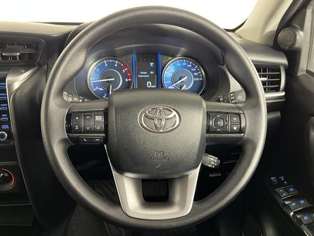 2025-Toyota-Fortuner-24-GD-6-RB-Auto_9