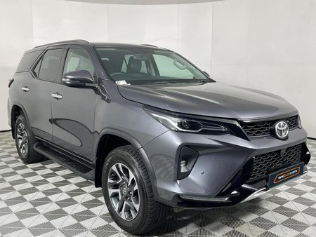 2025-Toyota-Fortuner-24-GD-6-RB-Auto_13