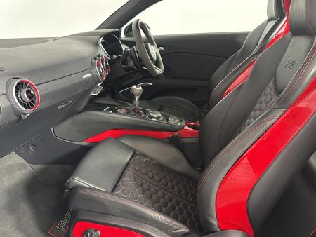 2023-Audi-TT-RS-Coupe-quattro-Auto-294kW_7