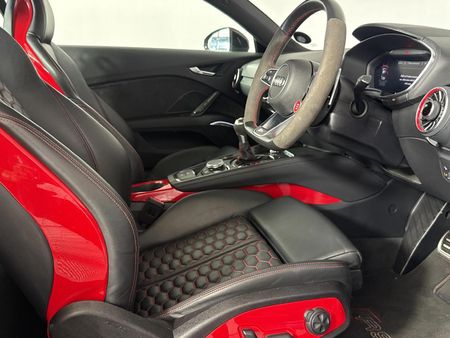 2023-Audi-TT-RS-Coupe-quattro-Auto-294kW_8