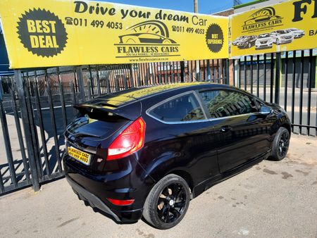 2011-Ford-Fiesta-Passion-For-Life_11