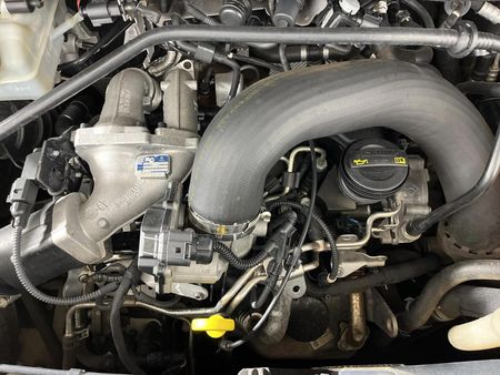 2014-Volkswagen-Caravelle-T5-20-BiTDI-Auto-4Motion_12