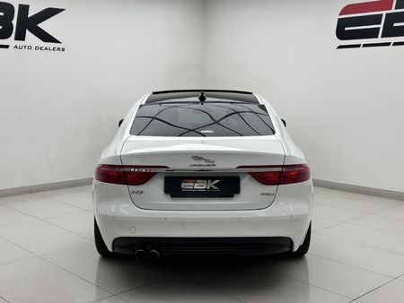 2017-Jaguar-XF-20-D-Prestige_4