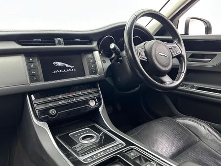 2017-Jaguar-XF-20-D-Prestige_7