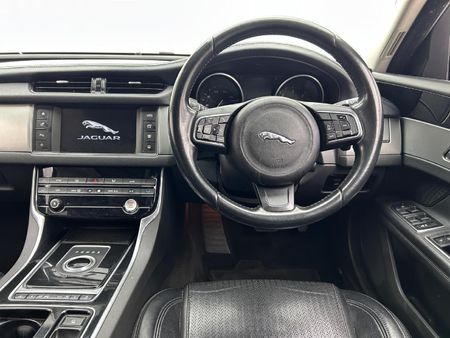 2017-Jaguar-XF-20-D-Prestige_8