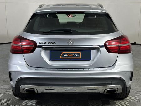 2020-Mercedes-Benz-GLA-200_17