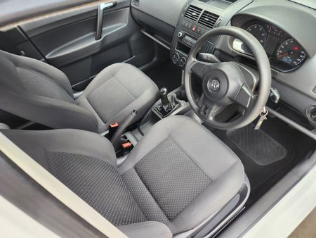 2014-Volkswagen-Polo-Vivo-14-Trendline-5-dr-ONE-OWNER_10