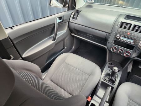 2014-Volkswagen-Polo-Vivo-14-Trendline-5-dr-ONE-OWNER_16