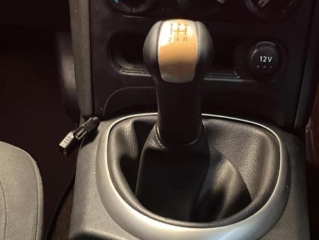 2013-Nissan-Qashqai-16-Visia_10
