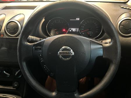 2013-Nissan-Qashqai-16-Visia_12