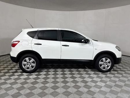 2013-Nissan-Qashqai-16-Visia_17