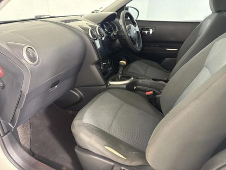 2013-Nissan-Qashqai-16-Visia_8