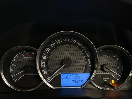 2014-Toyota-Corolla-16-Prestige_2