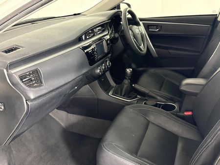2014-Toyota-Corolla-16-Prestige_8