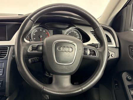 2011-Audi-A4-18-T-Attraction-Auto_11