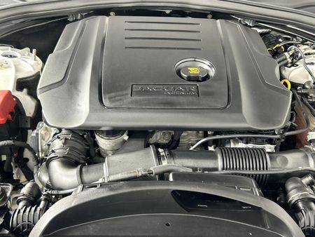 2019-Jaguar-F-Pace-20-R-Sport-AWD-221kW_13