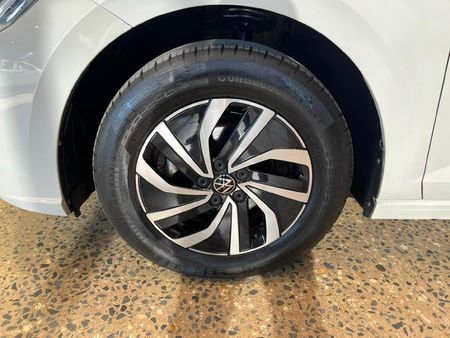 2024-Volkswagen-Polo-10-TSI-Life_8