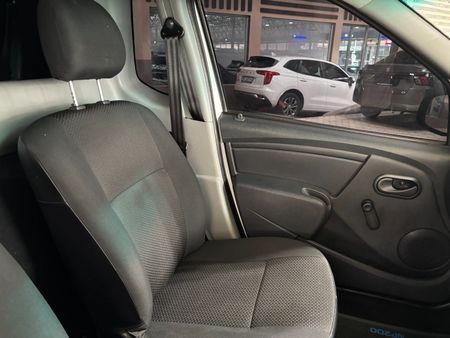 2024-Nissan-NP200-16_10
