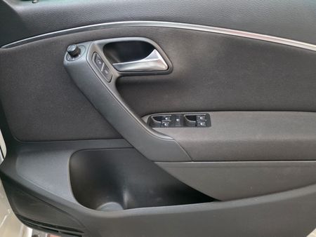 2016-Volkswagen-Polo-12-TSI-Highline-Auto-81kW_12