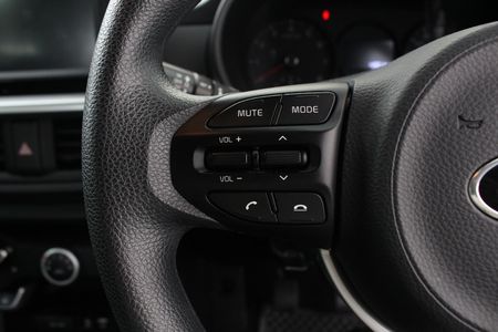 2020-Kia-Picanto-10-Street_4