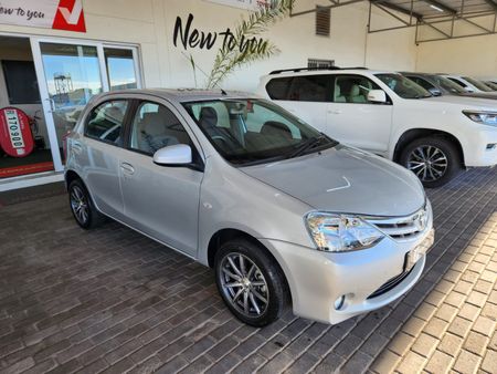 2016-Toyota-Etios-15-XS-5-dr_0
