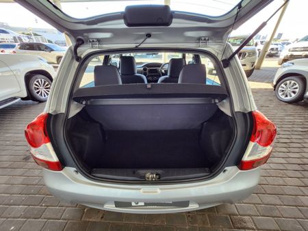 2016-Toyota-Etios-15-XS-5-dr_16