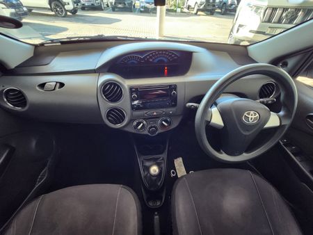 2016-Toyota-Etios-15-XS-5-dr_17