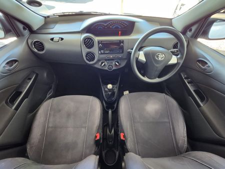 2016-Toyota-Etios-15-XS-5-dr_19