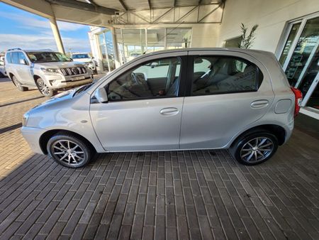2016-Toyota-Etios-15-XS-5-dr_3
