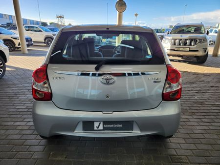 2016-Toyota-Etios-15-XS-5-dr_5