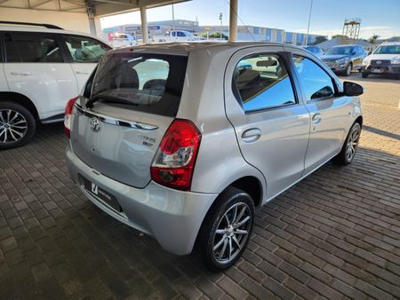 2016-Toyota-Etios-15-XS-5-dr_6