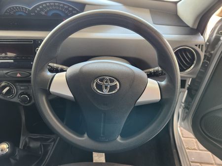 2016-Toyota-Etios-15-XS-5-dr_8