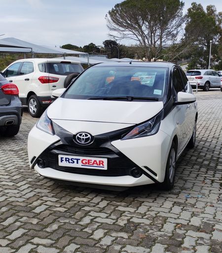 2016-Toyota-Aygo-10-X-Play-5-dr_0