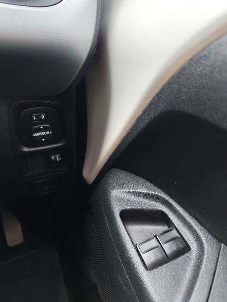2016-Toyota-Aygo-10-X-Play-5-dr_10